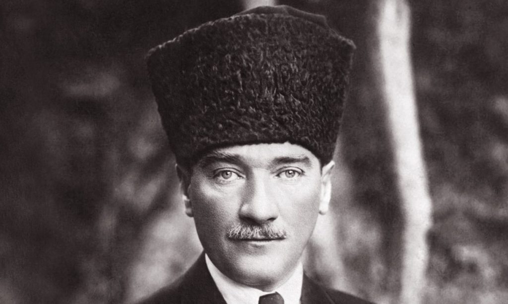 Almanca Atatürk'ün Hayatı